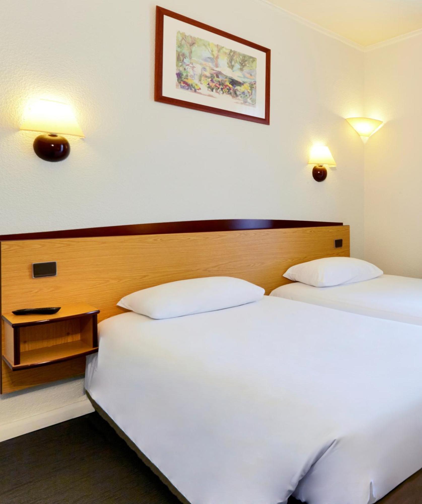 Campanile Livry-Gargan Hotell Exteriör bild