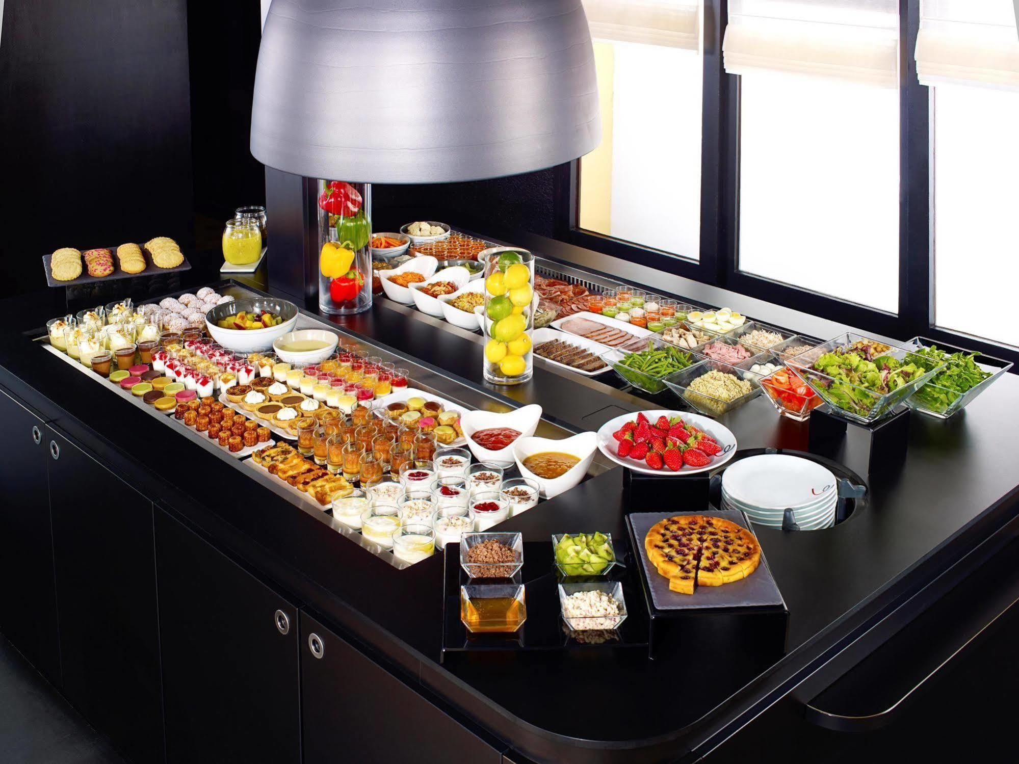 Campanile Livry-Gargan Hotell Restaurang bild