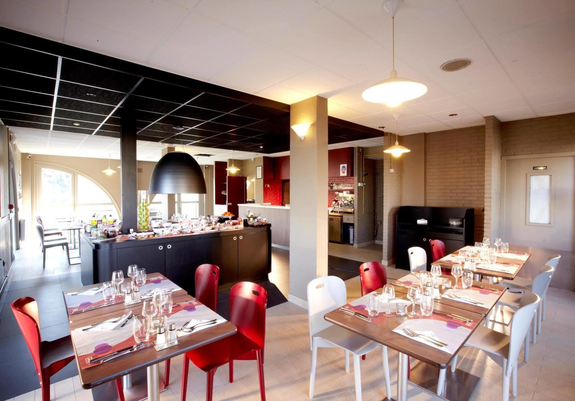 Campanile Livry-Gargan Hotell Exteriör bild