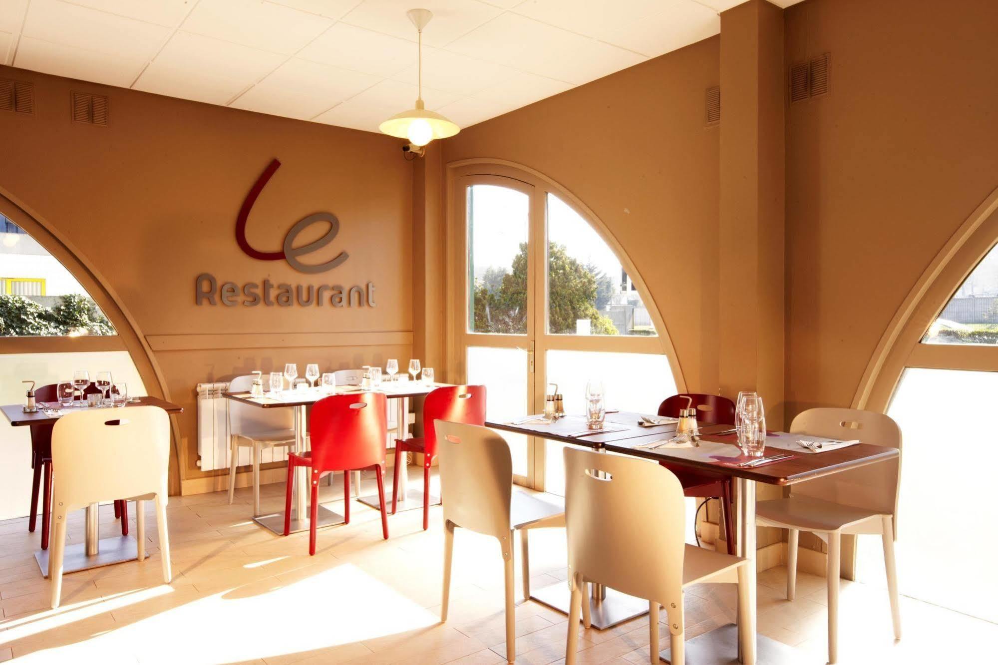 Campanile Livry-Gargan Hotell Restaurang bild
